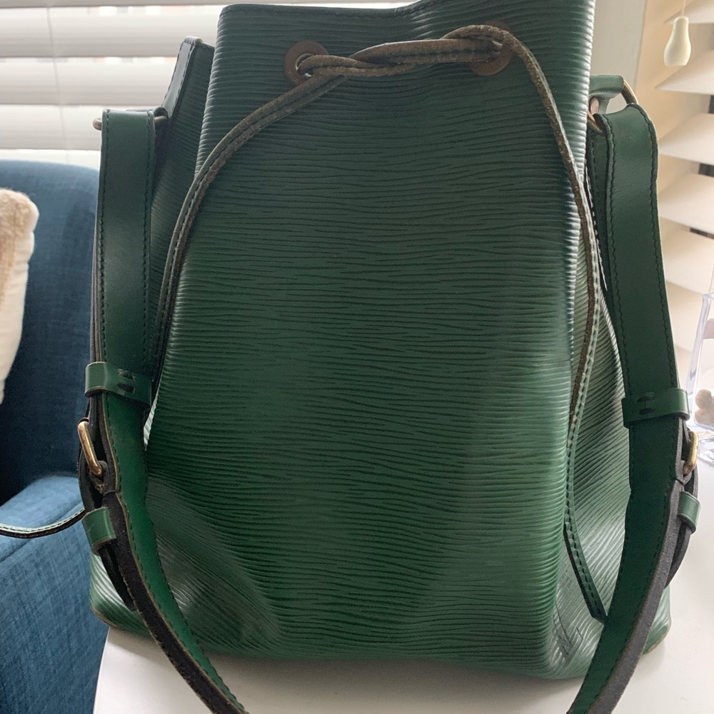 Louis Vuitton Epi bucket bag